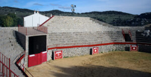plaza de toros en villaluenga del rosario